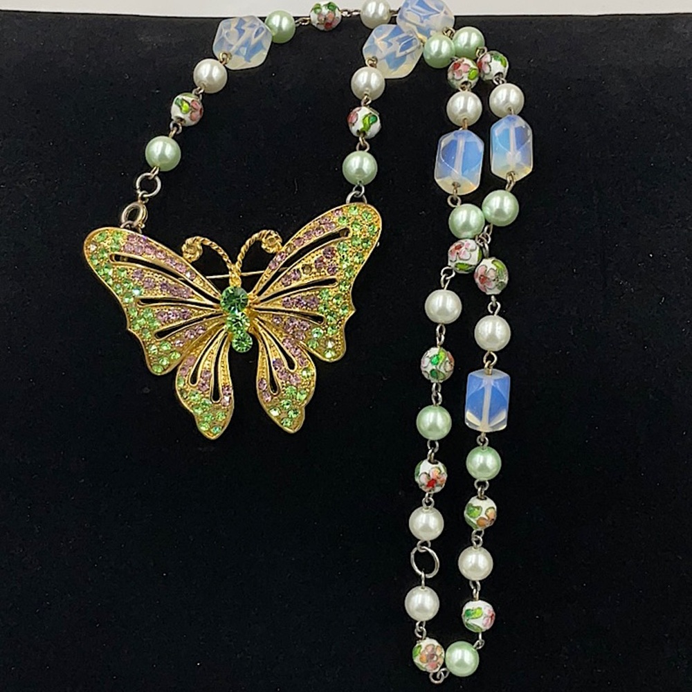 26”Gold ButterflyNecklace W/Pendant Featuring Green & Purple Sparkling Crystals - Picture 4 of 4